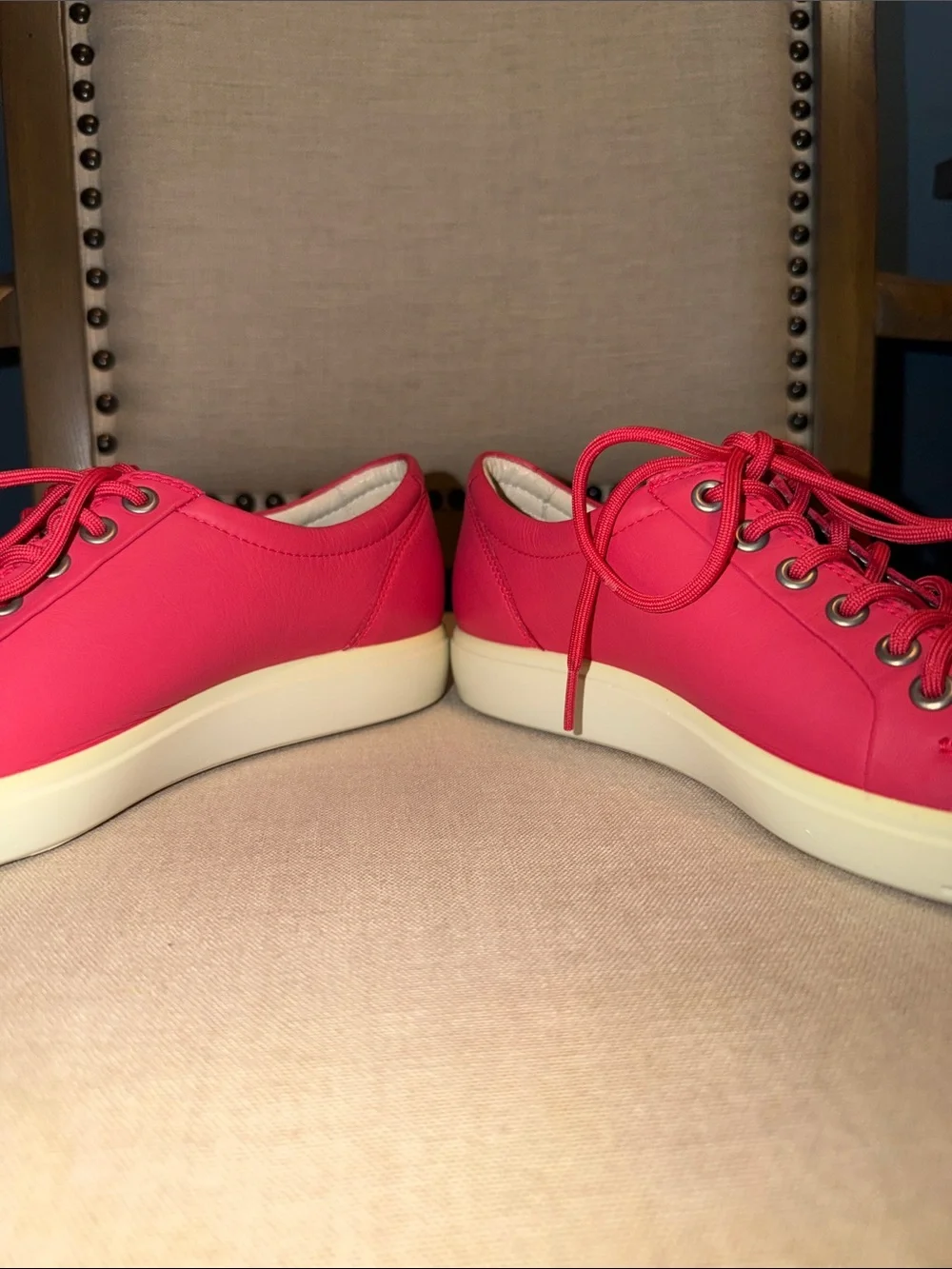 Ecco Women’s Coral Pink Leather Lace-Up Sneakers, Size 9 extra width